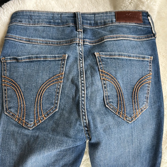 Hollister 0S medium wash distressed jeans - Picture 4 of 4